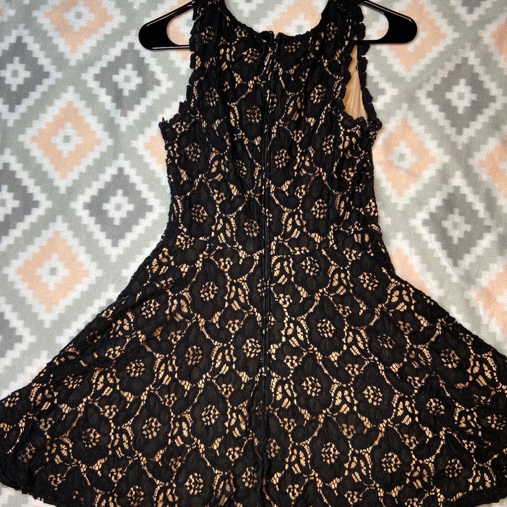 Black and Cream dress. Size 5(juniors).